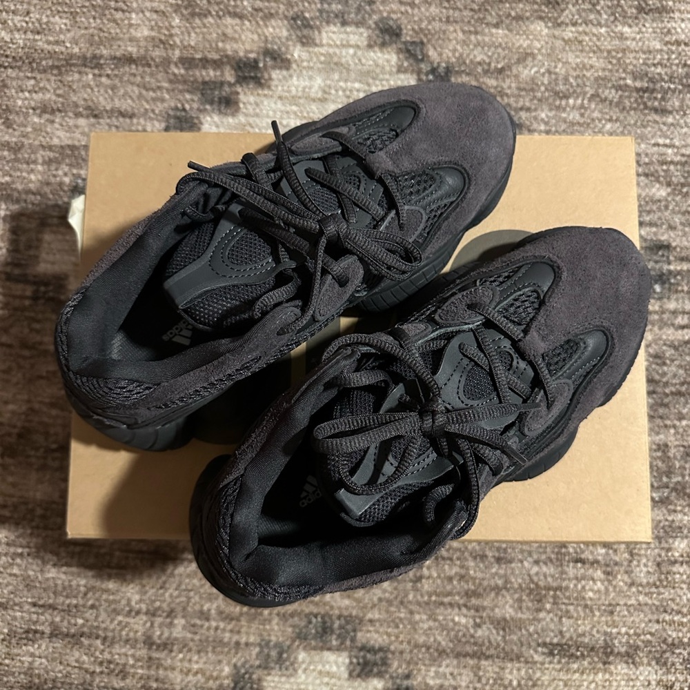 YEEZY 500 / size 6.5 men’s / black - Picture 3 of 6